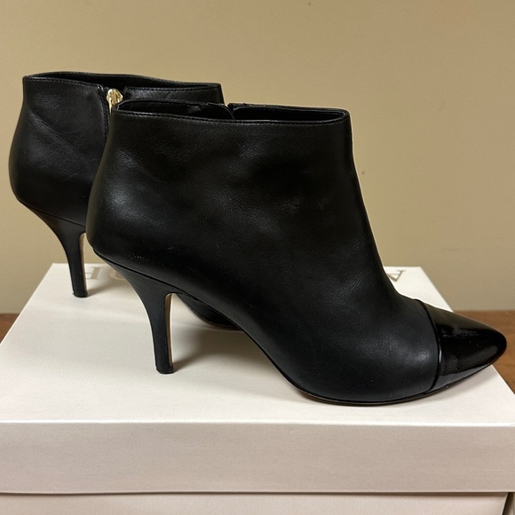 Ann Taylor Lacey Cap Toe Booties - Size 10 - Picture 4 of 9